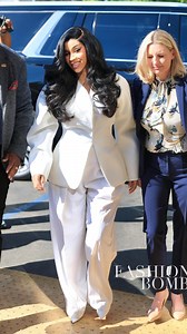 @iamcardib arrived for day 3 of her civil trial wearing an ivory @jacquemus “Ovalo” jacket ($1,850) with matching trousers, styled with classic @christianlouboutin heels. Hot! Or Hmm..? 📸/🎥: Backgrid #CardiB #Jacquemus #ChristianLouboutin #CardiBFBD #FashionBombDaily | Fashion Bomb Daily