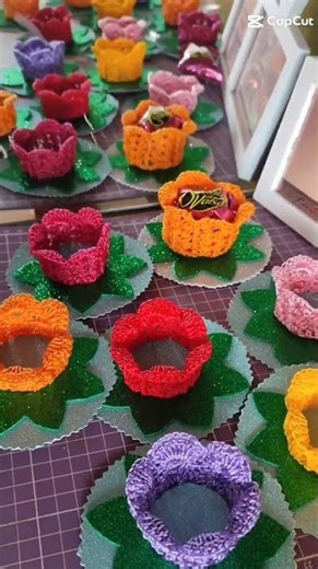 FLOR BOMBOM #ideiasbrilhantes #brinde #crochet #personalizados #decoracaocriativa #mimo