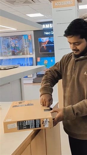 Chandan Bhai on Instagram: "Apna laptop aaaa gyaa 🙏😘😘 @chandanclicks #adityavision #laptop #viral #tranding #photobazz"