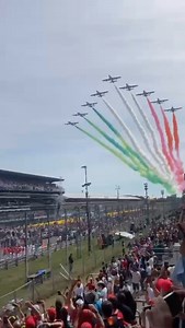 The opening of the 2023 Italian Grand Prix 2023 at Monza. #theaviationist #freccetricolori #aeronauticamilitare #gpmonza #italianairforce Thanks to @tipaldino for sending this over to me | The Aviationist
