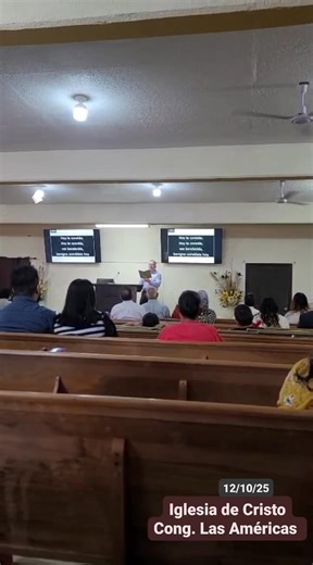 Cantos Espirituales #133 Himno : Con Voz Benigna 1. Con voz benigna te llama Jesús Invitación de puro amor ¿Por qué le dejas en vano llamar? ¿Sordo serás pecador? CORO: Hoy te convida Hoy te convida Voz bendecida Benigna, convídate hoy. 2. A los cansados convida Jesús Con compasión mira el dolor Tráele tu carga te bendecirá Te ayudará el Señor. 3. Siempre aguardando contempla a Jesús Tanto esperar, con tanto amor Hasta Sus plantas ven, mísero y trae Tu tentación, tu dolor. #IglesiaDeCristo #cant