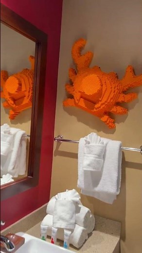 Quick room tour at Legoland Pirate Island Hotel. 10/10 for a family 5. ‪@LEGOLANDFloridaResort‬