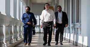 Guan Eng terima beg hitam berisi RM1 juta sambil tersenyum - Saksi | Berita Harian