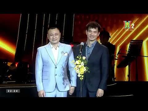 People's Artist Xuan Bac and People's Artist Tu Long at the 20th Annual Contribution Award Ceremo...