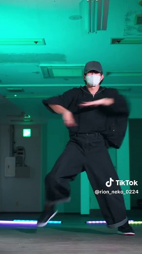 Chro NoiRの不可Boomダンスパフォーマンス
