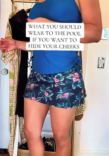 This modest beach swimsuit is so flattering and comfortable. It’s a tankini with a swim skirt and a built-in swim brief for extra coverage. The high-waisted skirt is really flattering, and the V-neck tankini top gives it a cute, modest look. It also has tummy control, a drawstring tank top, and a sports bra with removable pads. My pads are in. I’m wearing a medium, and it fits true to size. It’s supportive, modest, and perfect for the beach, pool, or family vacation. Linked in the little orange 