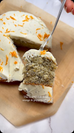 FROSTED ORANGE & POPPYSEED CAKE: we could eat the cream cheese frosting by the spoooon 😛 This combo of flour & almond meal gives the cake the best ever texture!! You’re about to be obsessed 🥰 INGREDIENTS: 1 cup plain flour (can use GF) 1 cup almond meal 2 tsp baking powder 1/2 cup sugar/sweetener 2 tbs poppyseed Zest of 1 orange Juice from 1/2 orange 1/3 cup oil 2 eggs 1 cup milk FROSTING: 1 block lite cream cheese 2 tbs honey Juice from 1/2 orange METHOD: 1. Preheat the oven to 180C. 2. Combi