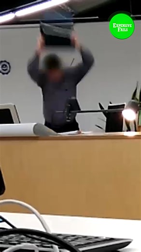 Ruined their computers! 😩🧑‍💻 | FailArmy