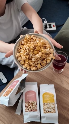 秘密基地暮らし on Instagram: "LAKOLEで揃えたアイテム達 鍋のもととポップコーンは豊富に種類が揃ってて、 お皿は可愛いし、これからの時期の温かいグッズも揃ってるしで、選ぶのが大変！ トレッサ横浜の店舗が広くて品揃え多くて楽しかったです🌿 生活の充実をアップさせるアイテムを探しているときは、 ぜひ。 @lakole_official #PR #LAKOLE #ラコレ #あたりまえを素敵に #lakolepr #グロサリー #鍋のもと #lkグロサリー #lakoleショップクルーズ"