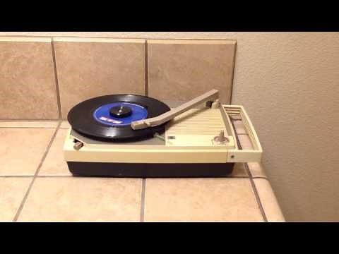 Singer Portable Record Player. Model HE-2200. 45 & 33-1/3 RPM.