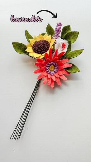 12K views · 84K reactions | This is how I teach lavender in a workshop.  I am using it as the accent stem in this bouquet. I hope there are a few tips that may help if you struggle with lavender. It’s a flower that took some practice for me to figure out. #feltflowerdesign #feltlavender #feltflowerbouquet #handmadeflower #flowerfun #lavenderfun | Resa Curbo Creative | Facebook