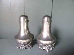 Vintage Royal Selangor pewter salt and pepper pots/shakers.