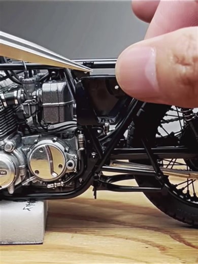 Building Aoshima 1-12 Honda CB750 Four - Part 02