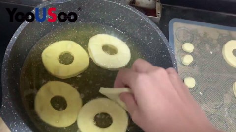 Amazon.com: 2 Pack Donut Cutters Set 3 inch,Cookie Cutter Round for Baking Donut Mould Maker Plastic with Dipping Plier, Cake Mold Biscuit Cutter Non-Stick Mold Baking DIY Donut Tools: Home & Kitchen