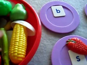 Toddler - Reading, Phonics, Food theme: Match alphabet sounds to toy foods on plates.