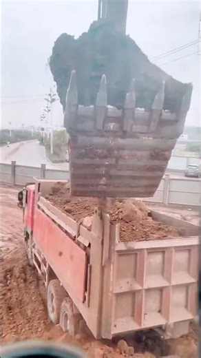 March 29, 2026Excavator Driver# Green with large excavators are still the fastest at loading trucks