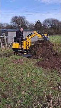 Lumag MB600 mini digger in action