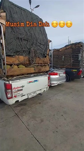 Thailand Pick-Up Trucks Loaded with Durians and More | Just Thai SS2