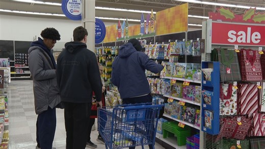 Notre Dame basketball team selects gifts for children at hospital