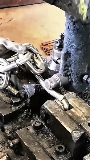 How Heavy-Duty Steel Chains Are Made: The Industrial Process
