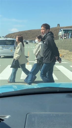 表面燃焼表面だけ燃える例：木炭・コークス② 分解燃焼熱で分解 → 可燃性ガスが燃える例：木材・石炭③ 内部燃焼物質が持つ酸素で燃える例：第5類危険物④ 蒸発燃焼蒸発した蒸気が燃える例：ナフタリン・硫黄