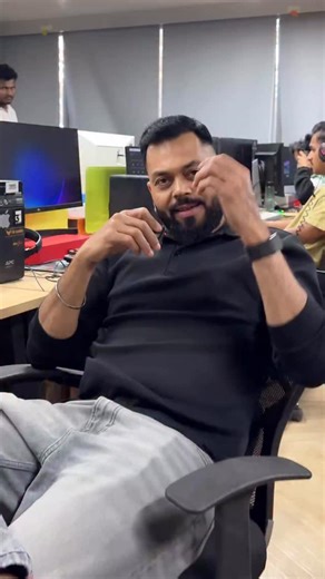 Arun Prabhudesai on Instagram: "TrakinTech team angry with me? 😳 Do you want to watch a cricket match between Trakin Tech and ShortsBreak? [ Cricket, Shorts Break, Trakin Tech ] #creatorslife #shortsbreak #trakintech #cricket #trendingreels"