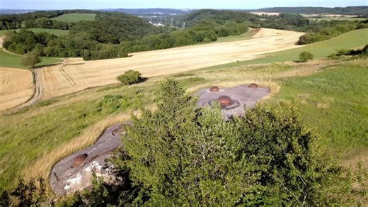 💚 [APPEL AUX DONS] Nous avons besoin de vous pour faire renaître le Kerfent ! Depuis plus de quinze ans, les bénévoles de l’ASFF restaurent quatre ouvrages du secteur fortifié de Faulquemont pour préserver la mémoire de 1940. Aujourd’hui, un nouveau défi nous attend : faire revivre l’ouvrage du Kerfent, un lieu où la mémoire et la nature se rejoignent. 🌿 Grâce à votre soutien, nous allons : 🪓 curer et sécuriser les fossés, 🪵 poser des rambardes et des panneaux de découverte, 📸 installer une
