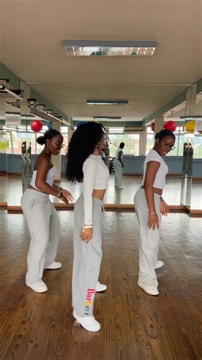 On se donne rendez-vous tous les samedis de 14h à 15h avec @Corie Donatien 😍 Inscription en ligne uniquement Code promo Taptap send: « CORIE » pour bénéficier de 10€/10$ de bonus ✨ | Danse Encore Production