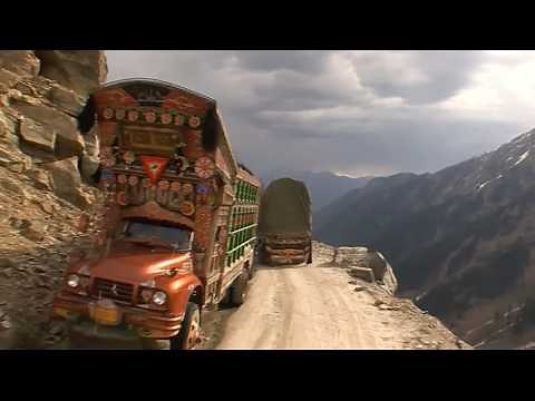 Pakistan, the road to the peaks | Roads of the impossible