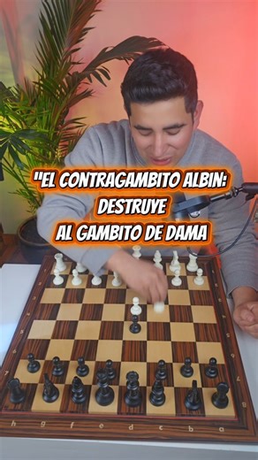 Ajedrez con Kevin on Instagram: "💥 ¡El Contragambito Albin! Una de esas aperturas que no se juegan… se sienten. ♟️🔥 Desde el primer movimiento, desafías a tu rival a entrar en tu trampa. Cada jugada es una declaración: “no vine a defender… vine a atacar.” ⚡ El Albin no perdona a los distraídos. Un error, una duda… y estás perdido. 😳 🧠 Aprende a usar esta joya del ajedrez agresivo y convierte tus partidas en pura adrenalina. 💬 Comenta “ajedrez” si quieres que te agregue a mi grupo exclusivo 