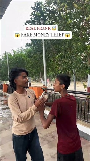 fake money 🤑 thief prank 😡😨#prank #desipranks #indianprank #moneythiefprank#viral #shorts