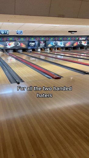 Imagine using two hands 😫 #fyp #bowling #bowlingtiktok