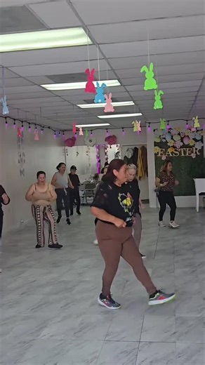 Elver Galarga on Instagram: "Tias getting ready for Hot Tia Summer"