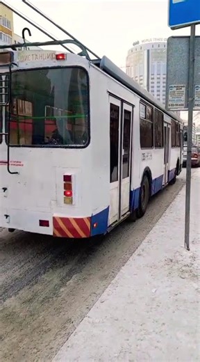 Прибытие ЗиУ-682Г-016.02 № 195 на остановку Декабристов маршрут 35 @Yekaterinburgtransport
