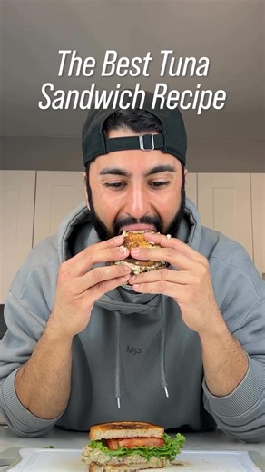 Here’s how to make the best Tuna Sandwich. Healthy, packed with protein and so delicious!👇🏼 - • 2 cans flaked light tuna (drained) • Squeeze of lemon • 1/3 cup chopped red onions • 1/3 cup chopped celery • 1/3 cup chopped green onions • 2 tbsp chopped pickled jalapenos (or chopped pickles) • Splash of juice from jalapeño/pickle jar • 2 tbsp light mayo • 1 tsp dijon mustard • 1/2 tsp salt and pepper (add more to your liking) • 1/2 tsp chili flakes - Serve it with lettuce and tomatoes on your fa