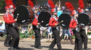 Hundreds line up for annual grand parade at World's Biggest Fish Fry - WBBJ TV