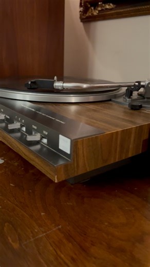 I just love the Realistic LAB series sold at Radio Shack! They even came with “RS” branded Shure cartridges. This is the LAB-500 | Budget Audiophiler