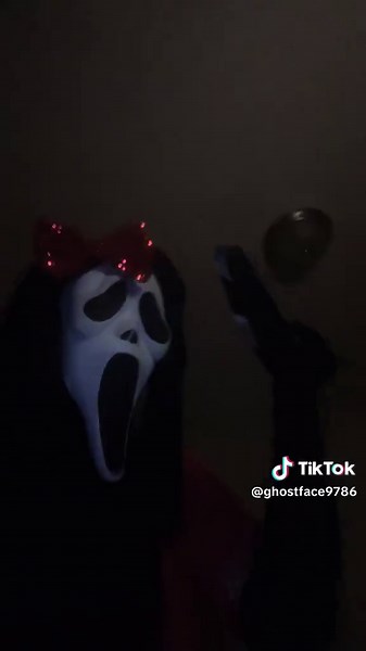 now i see something red 🔪#ghostface #fyp #couple