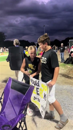 Boy Asked Crush Out To Hoco 🥹❤️💐