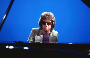 Revisit rare footage of Elton John debuting ‘Tiny Dancer’ before its release