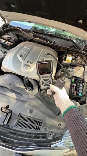 Stop paying mechanics $150 just to turn off your Check Engine Light! 🛑🚗 A shop tried to charge me $400 for a "bad oxygen sensor." I plugged in this Professional OBD2 Code Reader, found out it was just a loose gas cap, and cleared the code myself in 2 minutes. 🤯💸 Zero mechanic experience needed! Just plug it under your dash, read the code in plain English, and hit "Erase." It even shows real-time engine data so you never get scammed by a repair shop again. 🛠️🛡️ Keep it in your glovebox. Sav