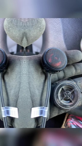 Replacing the tweeters and speakers in this mercedes sprinter and installing aftermarket touchscreen with bt, dab, apple carplay and android auto also with backup camera ✌️