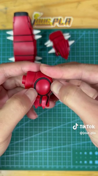 Pokemon Plamo Groudon: Mirip Godzilla?