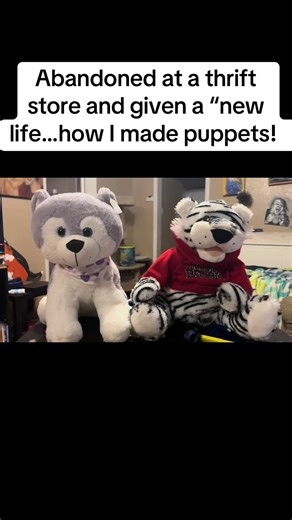 Giving abandoned stuffed animals a new life! How I made two puppets on a saturday afternoon! #crafts #thrifting #upcycle #puppetry