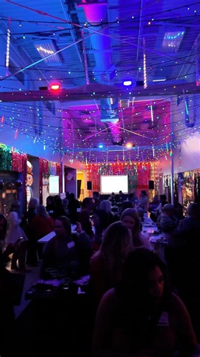 𝑨 𝑽𝒆𝒓𝒚 𝑴𝒆𝒓𝒓𝒚 𝑹𝒆𝒗𝒆𝒂𝒍 🎄✨🥂 A few nights ago, we—alongside hundreds of industry pros, creative partners and community supporters—gathered at the SCI Surfaces showroom for a merry evening filled with holiday spirit, great company and seasonal cheer as we celebrated the reveal of our newest 𝐖𝐢𝐧𝐭𝐞𝐫 𝟐𝟎𝟐𝟓/𝟐𝟎𝟐𝟔 𝐈𝐬𝐬𝐮𝐞, coming soon to newsstands later this month! Big congratulations to B.L. Rieke Custom Homes, KC Architecture and Josie Benefield on landing the Winter cov