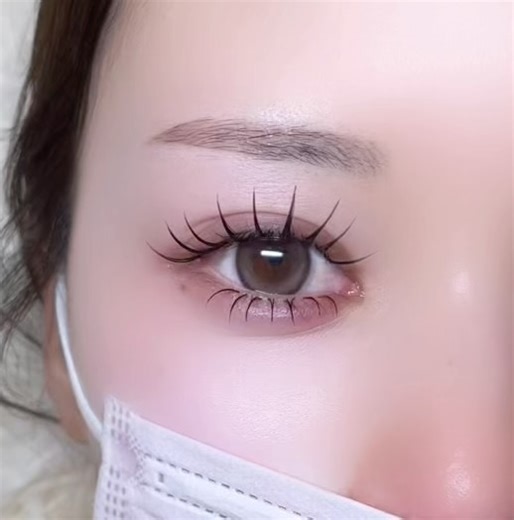 𝗦𝗨𝗭𝗨 すず on Instagram: "丸目➕タレ目💕上下マツエク💕 ⁡ キャンセル枠プロフィール記載🗒 ２月ご新規様🉑 3月リピーター様のみ受付中 ⁡ ┈┈┈┈┈┈┈┈┈┈ menu 上下マツエク ⁡ option Lカール ダブルフラット 本日追加"