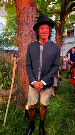 Vom Laufsteg zum "HeidiFest": Wenn Mama Heidi Klum eine Gaudi schmeißt, darf ihre Familie nicht fehlen! 😍🥹 Sohn @henrygunthersamuel hat sich dafür natürlich stilecht in eine traditionelle Lederhose geworfen - und hat darin eine super Figur gemacht! 😍🔥 #heidifest #heidiklum #henrysamuel #starnews #hofbräuhaus #münchen #okmag #wiesn #oktoberfest | OK! Magazin
