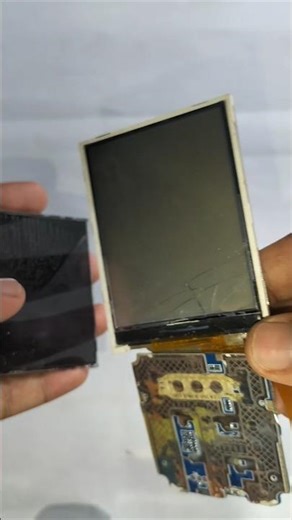 What’s Inside an Old Mobile Display? 📱
