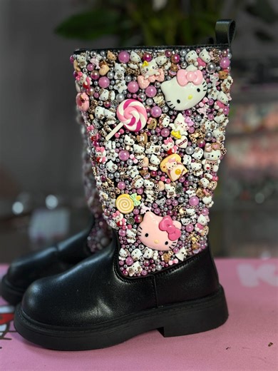 Hello kitty/Sanrio junk Boots