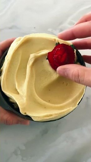 Disney princess smoothie bowls - Belle 🥀 #shorts